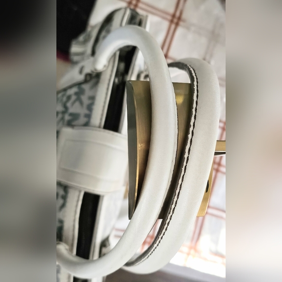 MICHAEL KORS large canvas and leather GUC - Picture 6 of 10